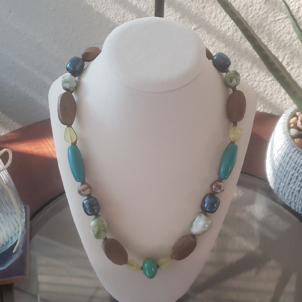 Elegant Multicolor Beaded Necklace